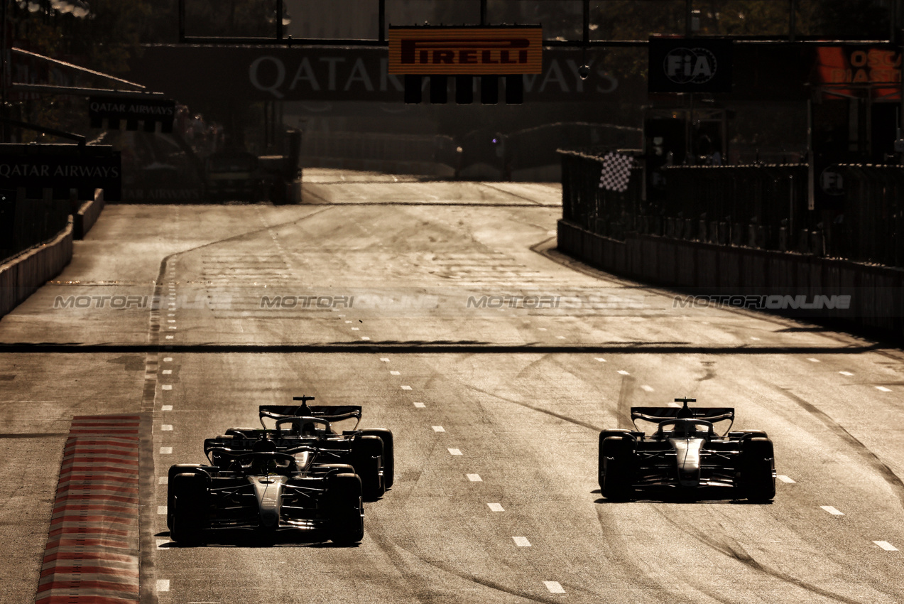 GP AZERBAIJAN, Lewis Hamilton (GBR) Mercedes AMG F1 W15.

15.09.2024. Formula 1 World Championship, Rd 17, Azerbaijan Grand Prix, Baku Street Circuit, Azerbaijan, Gara Day.

 - www.xpbimages.com, EMail: requests@xpbimages.com © Copyright: Coates / XPB Images