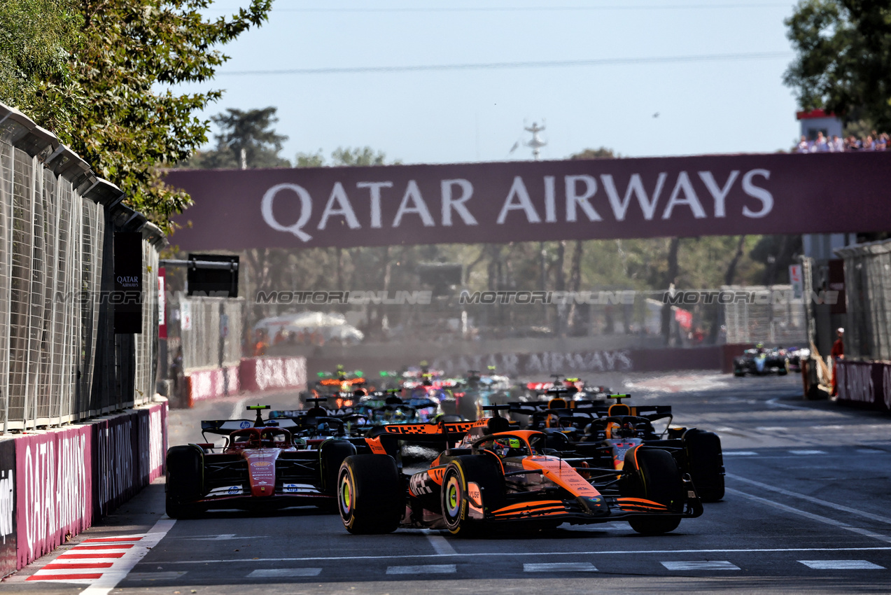 GP AZERBAIJAN, Oscar Piastri (AUS) McLaren MCL38 at the partenza of the race.

15.09.2024. Formula 1 World Championship, Rd 17, Azerbaijan Grand Prix, Baku Street Circuit, Azerbaijan, Gara Day.

 - www.xpbimages.com, EMail: requests@xpbimages.com © Copyright: Coates / XPB Images