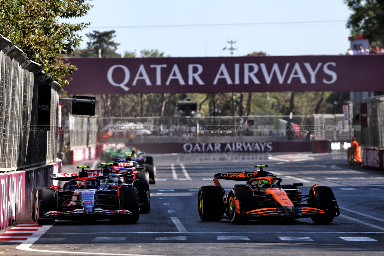 GP AZERBAIJAN, Yuki Tsunoda (JPN) RB VCARB 01 e Lando Norris (GBR) McLaren MCL38 battle for position.

15.09.2024. Formula 1 World Championship, Rd 17, Azerbaijan Grand Prix, Baku Street Circuit, Azerbaijan, Gara Day.

 - www.xpbimages.com, EMail: requests@xpbimages.com © Copyright: Coates / XPB Images