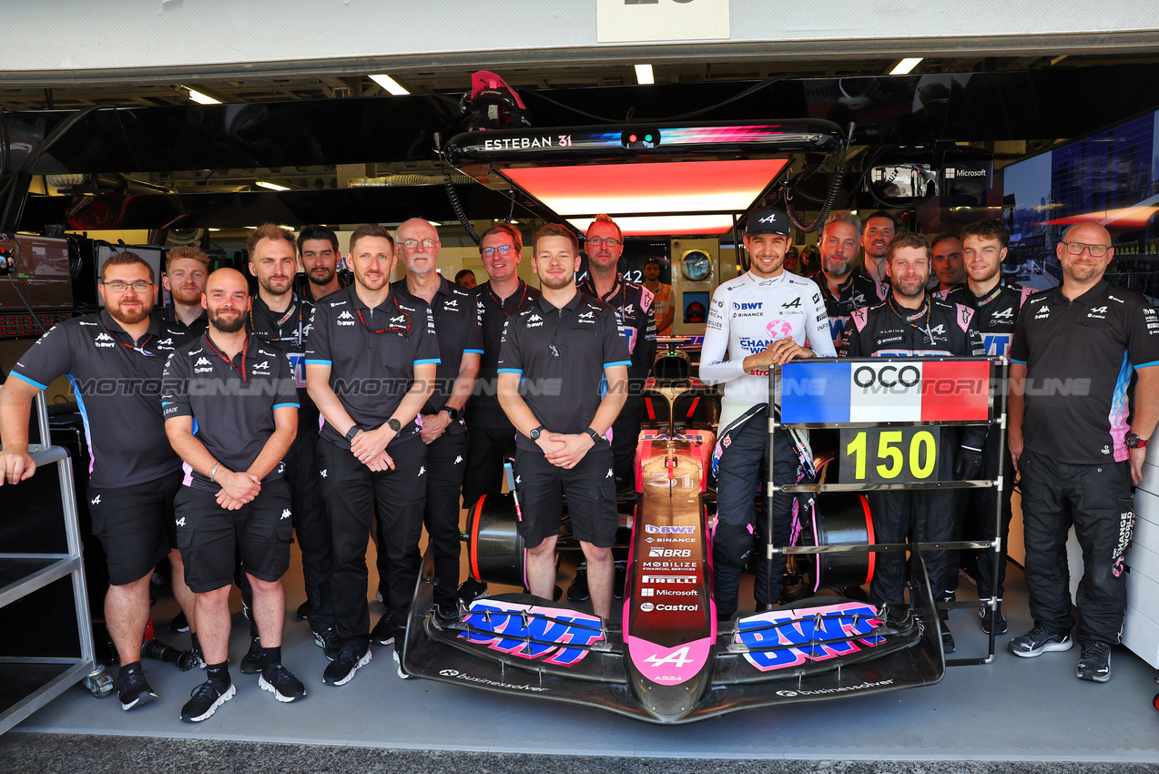 GP AZERBAIJAN, Esteban Ocon (FRA) Alpine F1 Team celebrates his 150th GP weekend with the team.

15.09.2024. Formula 1 World Championship, Rd 17, Azerbaijan Grand Prix, Baku Street Circuit, Azerbaijan, Gara Day.

- www.xpbimages.com, EMail: requests@xpbimages.com © Copyright: Batchelor / XPB Images