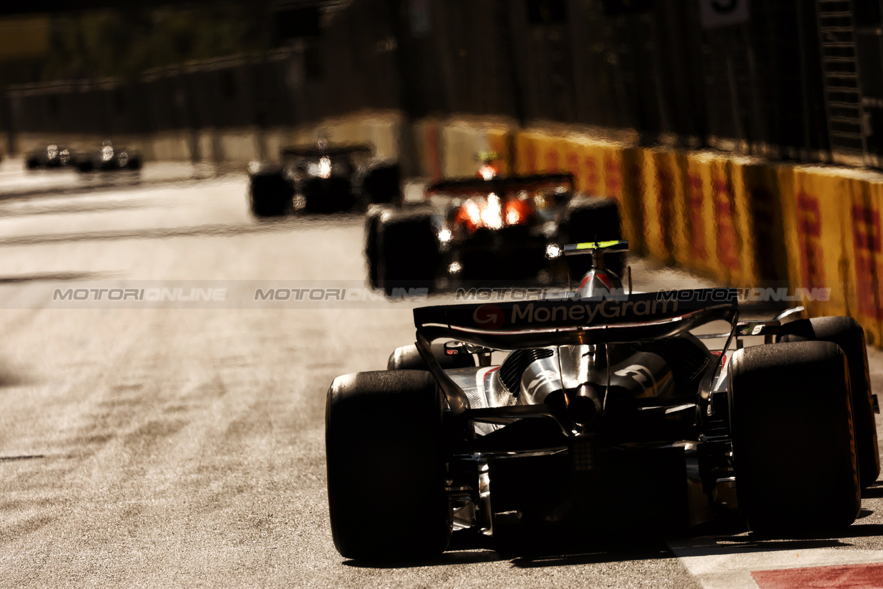 GP AZERBAIJAN, Nico Hulkenberg (GER) Haas VF-24.

15.09.2024. Formula 1 World Championship, Rd 17, Azerbaijan Grand Prix, Baku Street Circuit, Azerbaijan, Gara Day.

 - www.xpbimages.com, EMail: requests@xpbimages.com © Copyright: Coates / XPB Images