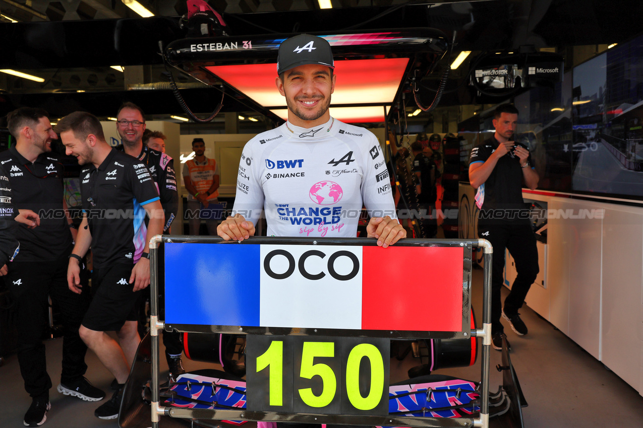 GP AZERBAIJAN, Esteban Ocon (FRA) Alpine F1 Team celebrates his 150th GP weekend with the team.

15.09.2024. Formula 1 World Championship, Rd 17, Azerbaijan Grand Prix, Baku Street Circuit, Azerbaijan, Gara Day.

- www.xpbimages.com, EMail: requests@xpbimages.com © Copyright: Batchelor / XPB Images