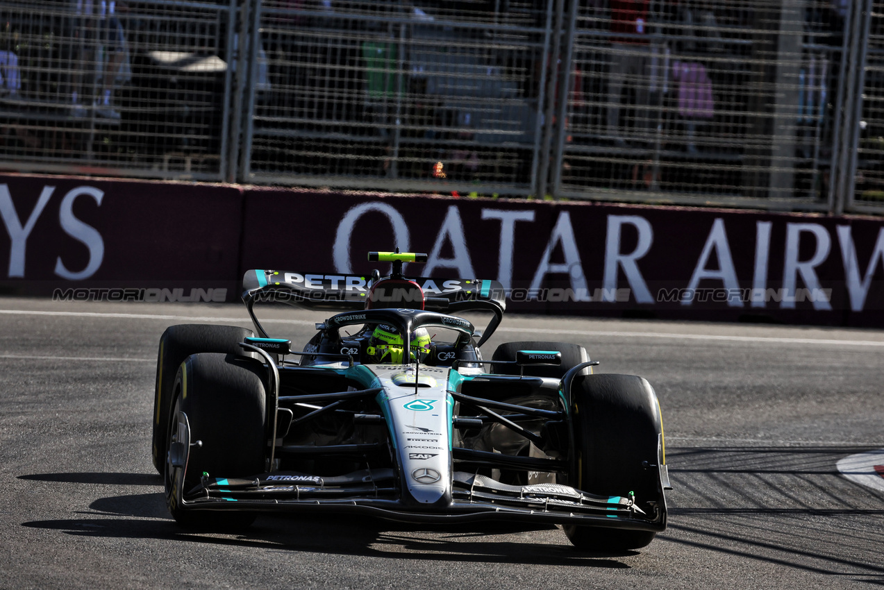 GP AZERBAIJAN, Lewis Hamilton (GBR) Mercedes AMG F1 W15.

15.09.2024. Formula 1 World Championship, Rd 17, Azerbaijan Grand Prix, Baku Street Circuit, Azerbaijan, Gara Day.

 - www.xpbimages.com, EMail: requests@xpbimages.com © Copyright: Coates / XPB Images