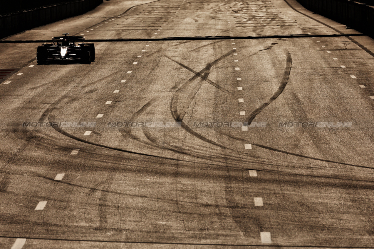 GP AZERBAIJAN, Fernando Alonso (ESP) Aston Martin F1 Team AMR24.

15.09.2024. Formula 1 World Championship, Rd 17, Azerbaijan Grand Prix, Baku Street Circuit, Azerbaijan, Gara Day.

 - www.xpbimages.com, EMail: requests@xpbimages.com © Copyright: Coates / XPB Images