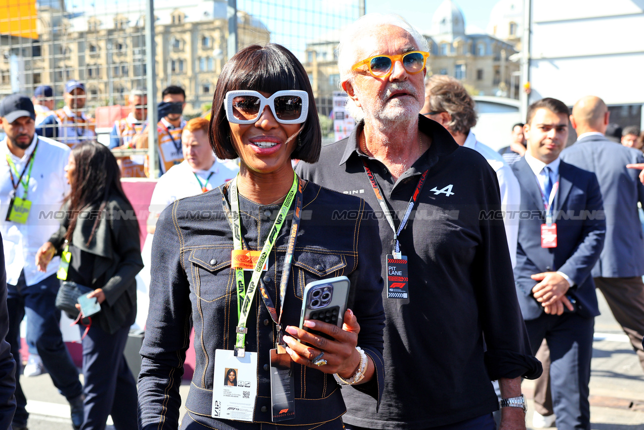 GP AZERBAIJAN, Naomi Campbell (GBR) with Flavio Briatore (ITA) Alpine F1 Team Executive Advisor on the grid.

15.09.2024. Formula 1 World Championship, Rd 17, Azerbaijan Grand Prix, Baku Street Circuit, Azerbaijan, Gara Day.

- www.xpbimages.com, EMail: requests@xpbimages.com © Copyright: Batchelor / XPB Images