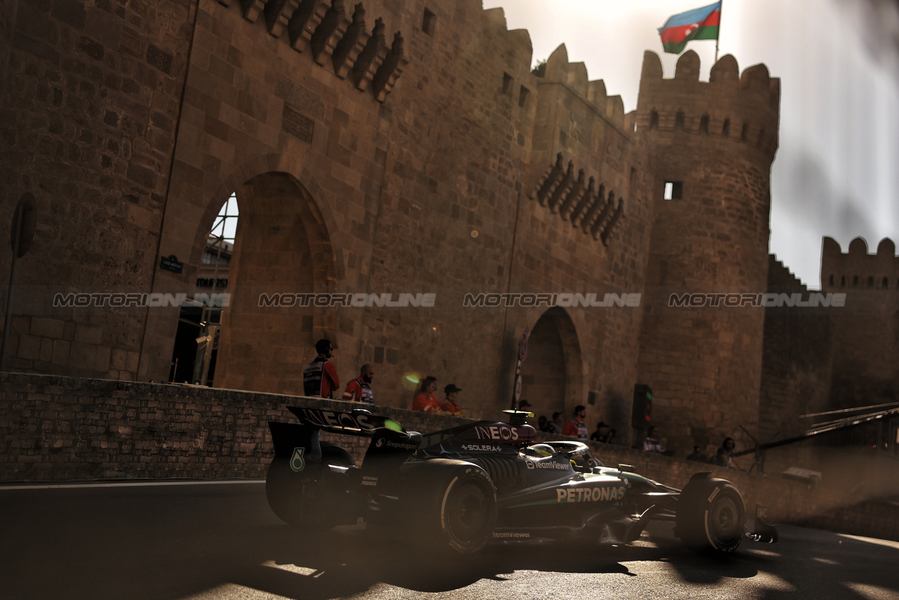 GP AZERBAIJAN, Lewis Hamilton (GBR) Mercedes AMG F1 W15.

15.09.2024. Formula 1 World Championship, Rd 17, Azerbaijan Grand Prix, Baku Street Circuit, Azerbaijan, Gara Day.

- www.xpbimages.com, EMail: requests@xpbimages.com © Copyright: Bearne / XPB Images