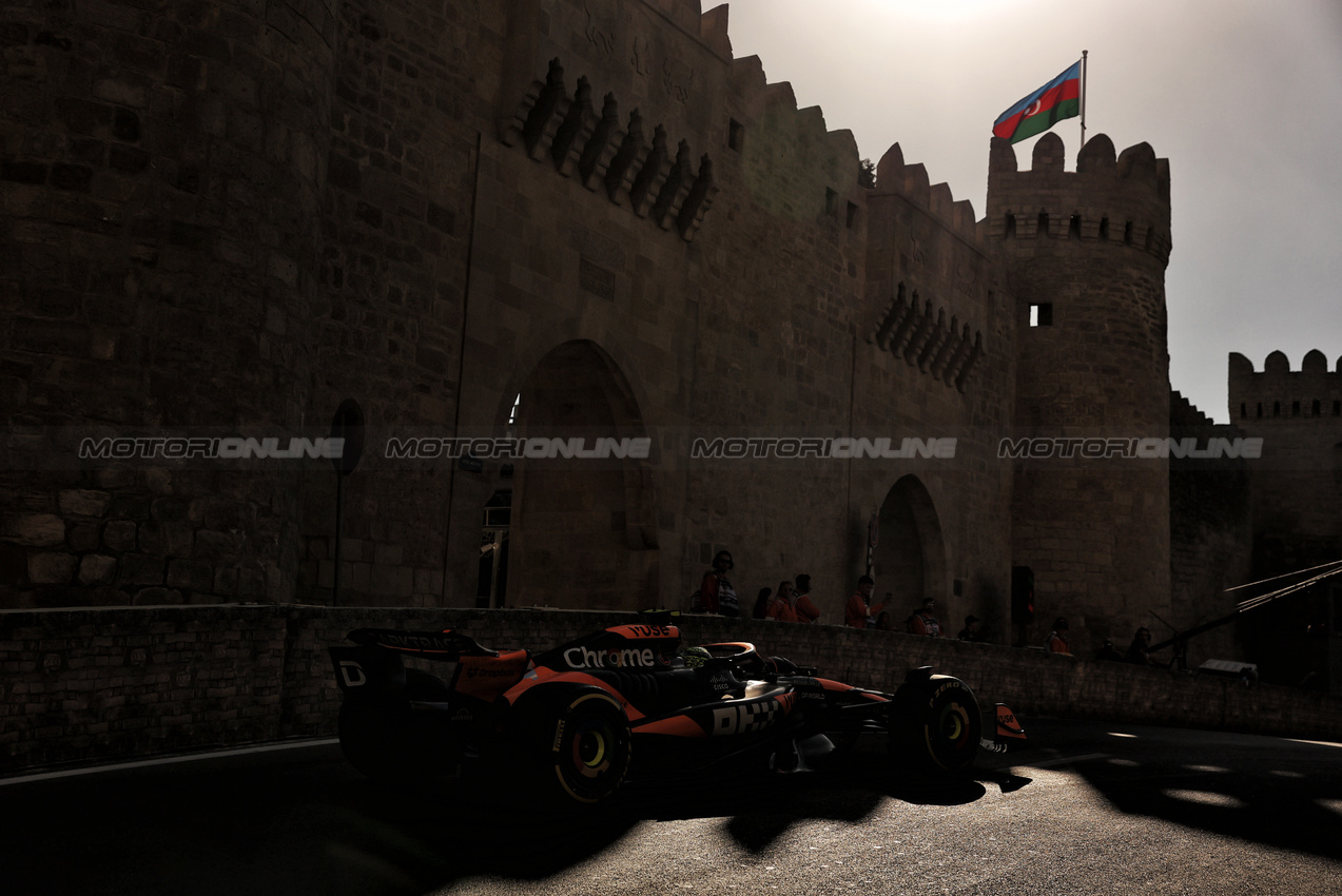 GP AZERBAIJAN, Lando Norris (GBR) McLaren MCL38.

15.09.2024. Formula 1 World Championship, Rd 17, Azerbaijan Grand Prix, Baku Street Circuit, Azerbaijan, Gara Day.

- www.xpbimages.com, EMail: requests@xpbimages.com © Copyright: Bearne / XPB Images