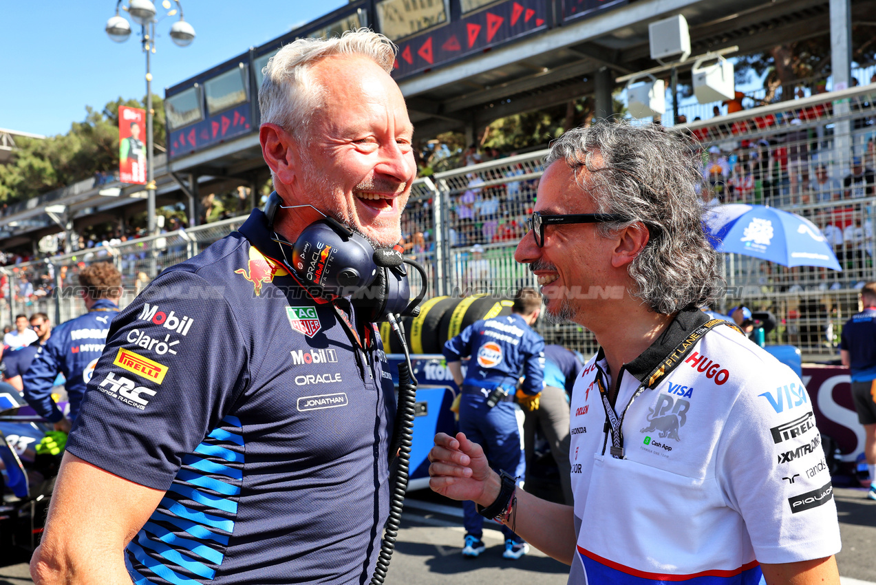 GP AZERBAIJAN, (L to R): Jonathan Wheatley (GBR) Red Bull Racing Team Manager with Laurent Mekies (FRA) RB Technical Director on the grid.

15.09.2024. Formula 1 World Championship, Rd 17, Azerbaijan Grand Prix, Baku Street Circuit, Azerbaijan, Gara Day.

- www.xpbimages.com, EMail: requests@xpbimages.com © Copyright: Batchelor / XPB Images