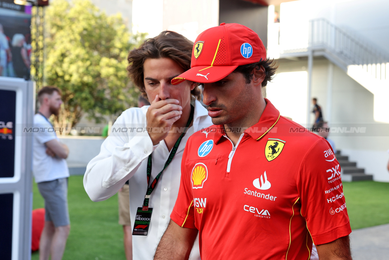 GP AZERBAIJAN, Carlos Sainz Jr (ESP) Ferrari with Roberto Mehri (ESP).

15.09.2024. Formula 1 World Championship, Rd 17, Azerbaijan Grand Prix, Baku Street Circuit, Azerbaijan, Gara Day.

- www.xpbimages.com, EMail: requests@xpbimages.com © Copyright: Bearne / XPB Images