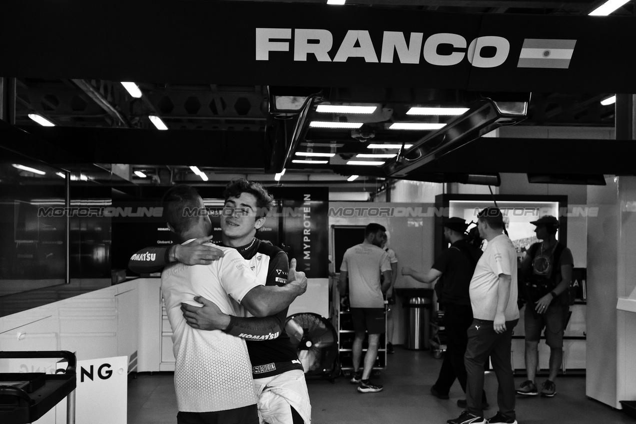 GP AZERBAIJAN, Franco Colapinto (ARG) Williams Racing celebrates his first F1 points finish with the team.

15.09.2024. Formula 1 World Championship, Rd 17, Azerbaijan Grand Prix, Baku Street Circuit, Azerbaijan, Gara Day.

- www.xpbimages.com, EMail: requests@xpbimages.com © Copyright: Bearne / XPB Images