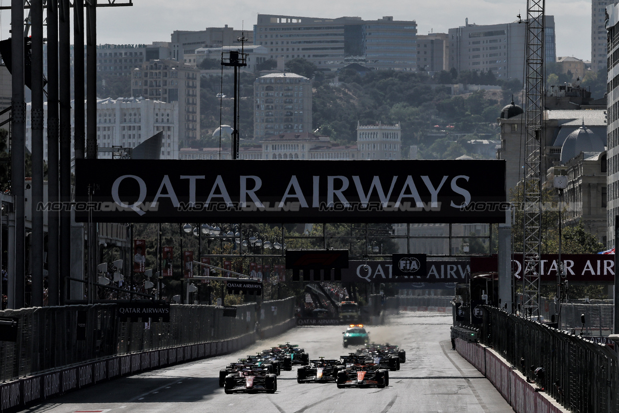 GP AZERBAIJAN, Charles Leclerc (MON) Ferrari SF-24 davanti a at the partenza of the race.

15.09.2024. Formula 1 World Championship, Rd 17, Azerbaijan Grand Prix, Baku Street Circuit, Azerbaijan, Gara Day.

- www.xpbimages.com, EMail: requests@xpbimages.com © Copyright: Batchelor / XPB Images