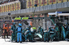 GP AZERBAIJAN, Lance Stroll (CDN) Aston Martin F1 Team AMR24 makes a pit stop.

15.09.2024. Formula 1 World Championship, Rd 17, Azerbaijan Grand Prix, Baku Street Circuit, Azerbaijan, Gara Day.

- www.xpbimages.com, EMail: requests@xpbimages.com © Copyright: Batchelor / XPB Images