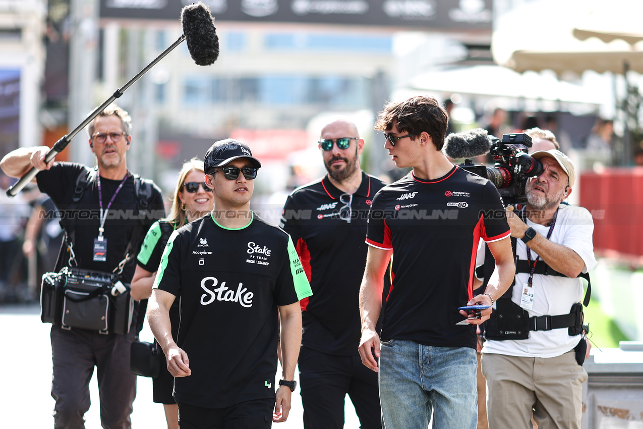 GP AZERBAIJAN, Guanyu Zhou (CHI), Sauber F1 Team Oliver Bearman (GBR), Haas F1 Team F1 Team
12.09.2024. Formula 1 World Championship, Rd 17, Azerbaijan Grand Prix, Baku Street Circuit, Azerbaijan, Preparation Day.
- www.xpbimages.com, EMail: requests@xpbimages.com © Copyright: Charniaux / XPB Images