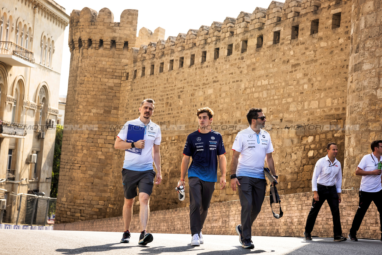 GP AZERBAIJAN, Franco Colapinto (ARG) Williams Racing walks the circuit with Gaetan Jego, Williams Racing Gara Engineer.

12.09.2024. Formula 1 World Championship, Rd 17, Azerbaijan Grand Prix, Baku Street Circuit, Azerbaijan, Preparation Day.

- www.xpbimages.com, EMail: requests@xpbimages.com © Copyright: Bearne / XPB Images