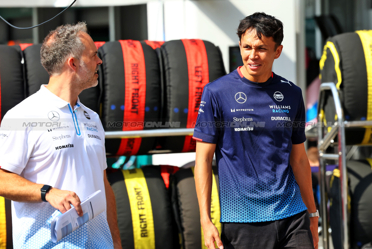 GP AZERBAIJAN, Alexander Albon (THA) Williams Racing with James Urwin (GBR) Williams Racing Gara Engineer.

12.09.2024. Formula 1 World Championship, Rd 17, Azerbaijan Grand Prix, Baku Street Circuit, Azerbaijan, Preparation Day.

- www.xpbimages.com, EMail: requests@xpbimages.com © Copyright: Batchelor / XPB Images