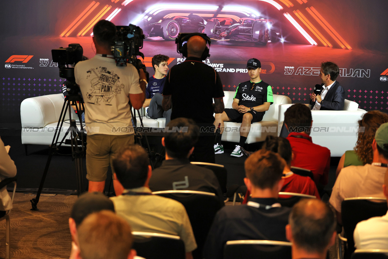 GP AZERBAIJAN, (L to R): Franco Colapinto (ARG) Williams Racing e Zhou Guanyu (CHN) Sauber in the FIA Press Conference.

12.09.2024. Formula 1 World Championship, Rd 17, Azerbaijan Grand Prix, Baku Street Circuit, Azerbaijan, Preparation Day.

- www.xpbimages.com, EMail: requests@xpbimages.com © Copyright: Bearne / XPB Images