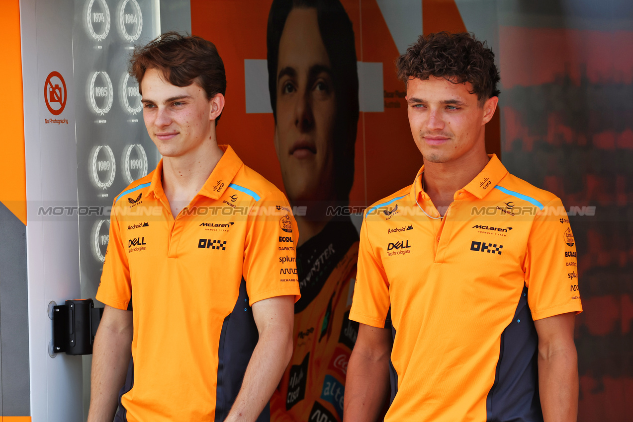 GP AZERBAIJAN, (L to R): Oscar Piastri (AUS) McLaren with team mate Lando Norris (GBR) McLaren.

12.09.2024. Formula 1 World Championship, Rd 17, Azerbaijan Grand Prix, Baku Street Circuit, Azerbaijan, Preparation Day.

- www.xpbimages.com, EMail: requests@xpbimages.com © Copyright: Batchelor / XPB Images