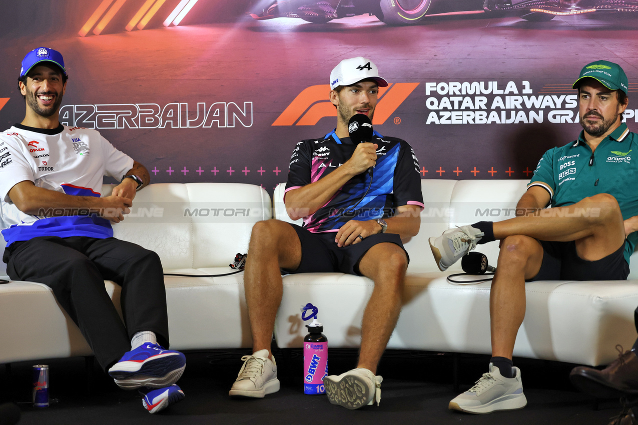 GP AZERBAIJAN, (L to R): Daniel Ricciardo (AUS) RB; Pierre Gasly (FRA) Alpine F1 Team; e Fernando Alonso (ESP) Aston Martin F1 Team, in the FIA Press Conference.

12.09.2024. Formula 1 World Championship, Rd 17, Azerbaijan Grand Prix, Baku Street Circuit, Azerbaijan, Preparation Day.

- www.xpbimages.com, EMail: requests@xpbimages.com © Copyright: Bearne / XPB Images