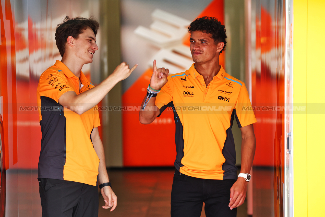 GP AZERBAIJAN, (L to R): Oscar Piastri (AUS) McLaren with team mate Lando Norris (GBR) McLaren.

12.09.2024. Formula 1 World Championship, Rd 17, Azerbaijan Grand Prix, Baku Street Circuit, Azerbaijan, Preparation Day.

 - www.xpbimages.com, EMail: requests@xpbimages.com © Copyright: Coates / XPB Images