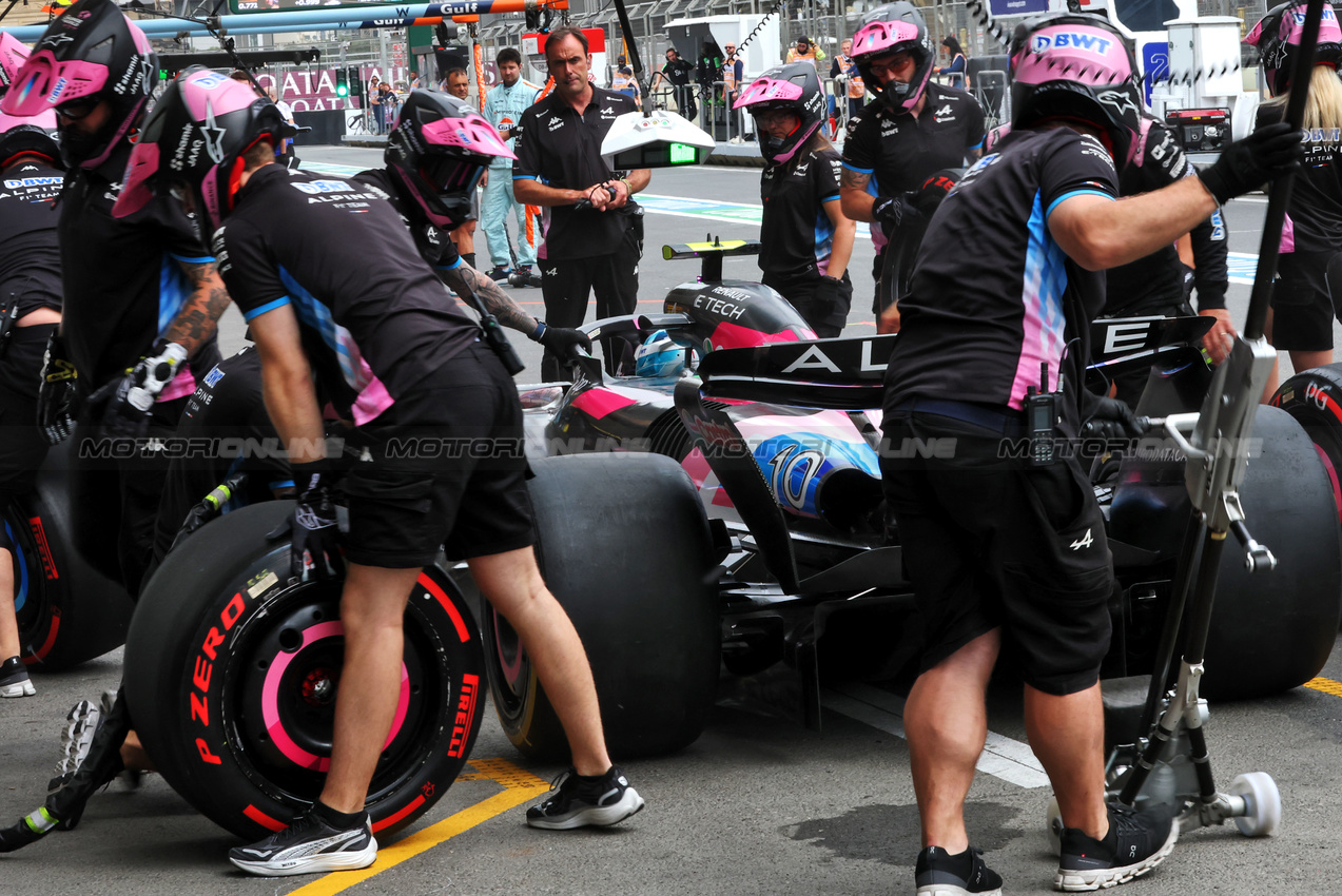 GP AZERBAIJAN, Pierre Gasly (FRA) Alpine F1 Team A524 in the pits.

14.09.2024. Formula 1 World Championship, Rd 17, Azerbaijan Grand Prix, Baku Street Circuit, Azerbaijan, Qualifiche Day.

- www.xpbimages.com, EMail: requests@xpbimages.com © Copyright: Batchelor / XPB Images