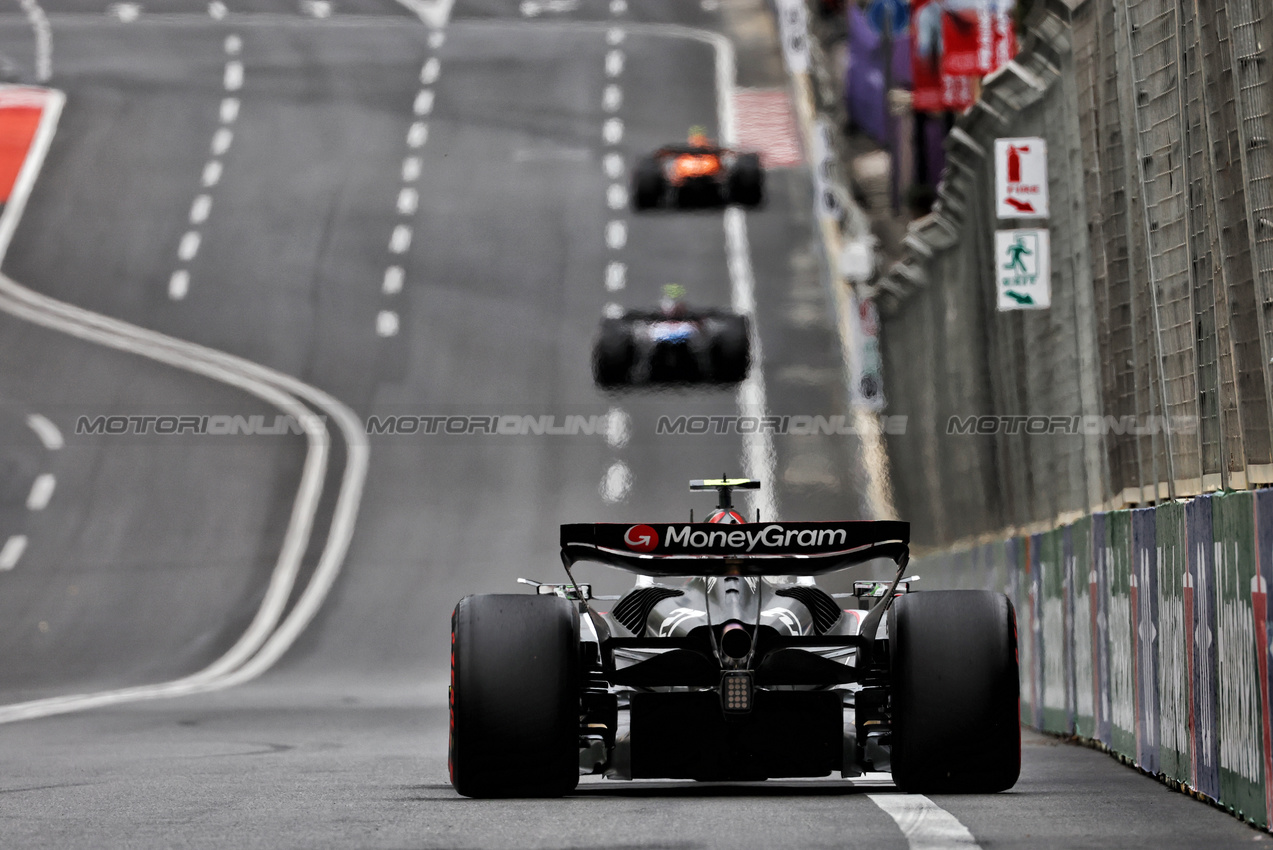 GP AZERBAIJAN, Nico Hulkenberg (GER) Haas VF-24.

14.09.2024. Formula 1 World Championship, Rd 17, Azerbaijan Grand Prix, Baku Street Circuit, Azerbaijan, Qualifiche Day.

 - www.xpbimages.com, EMail: requests@xpbimages.com © Copyright: Coates / XPB Images