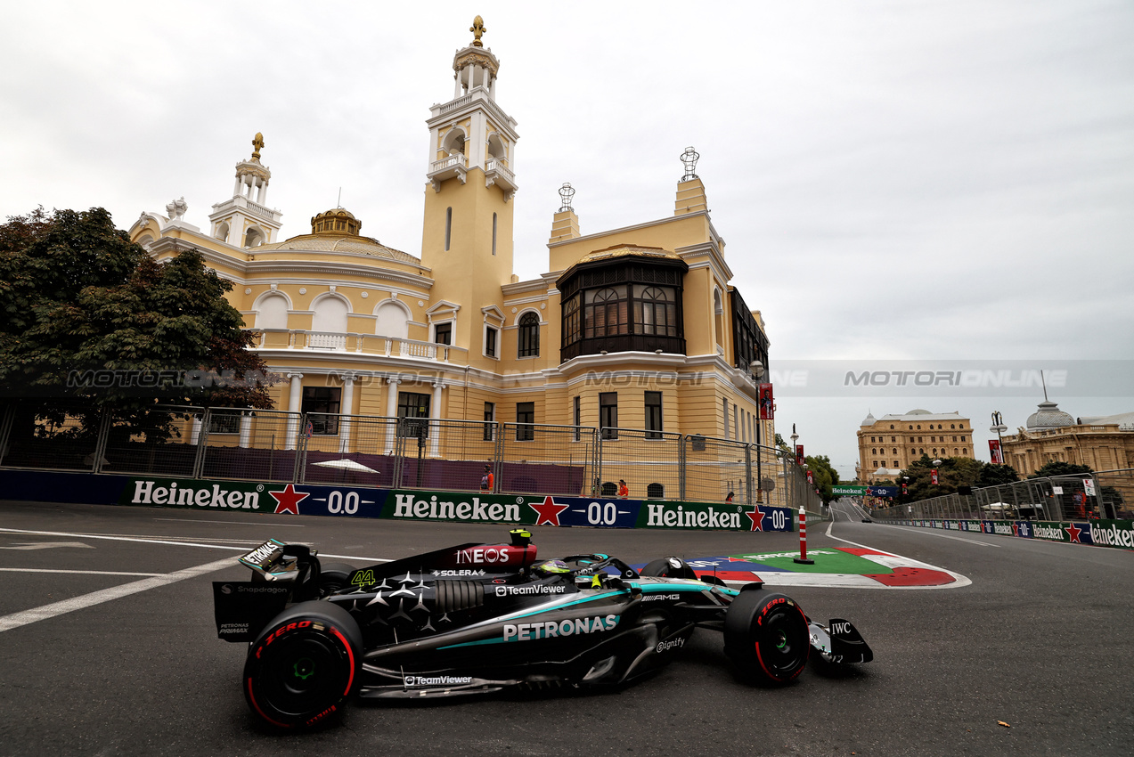 GP AZERBAIJAN, Lewis Hamilton (GBR) Mercedes AMG F1 W15.

14.09.2024. Formula 1 World Championship, Rd 17, Azerbaijan Grand Prix, Baku Street Circuit, Azerbaijan, Qualifiche Day.

 - www.xpbimages.com, EMail: requests@xpbimages.com © Copyright: Coates / XPB Images