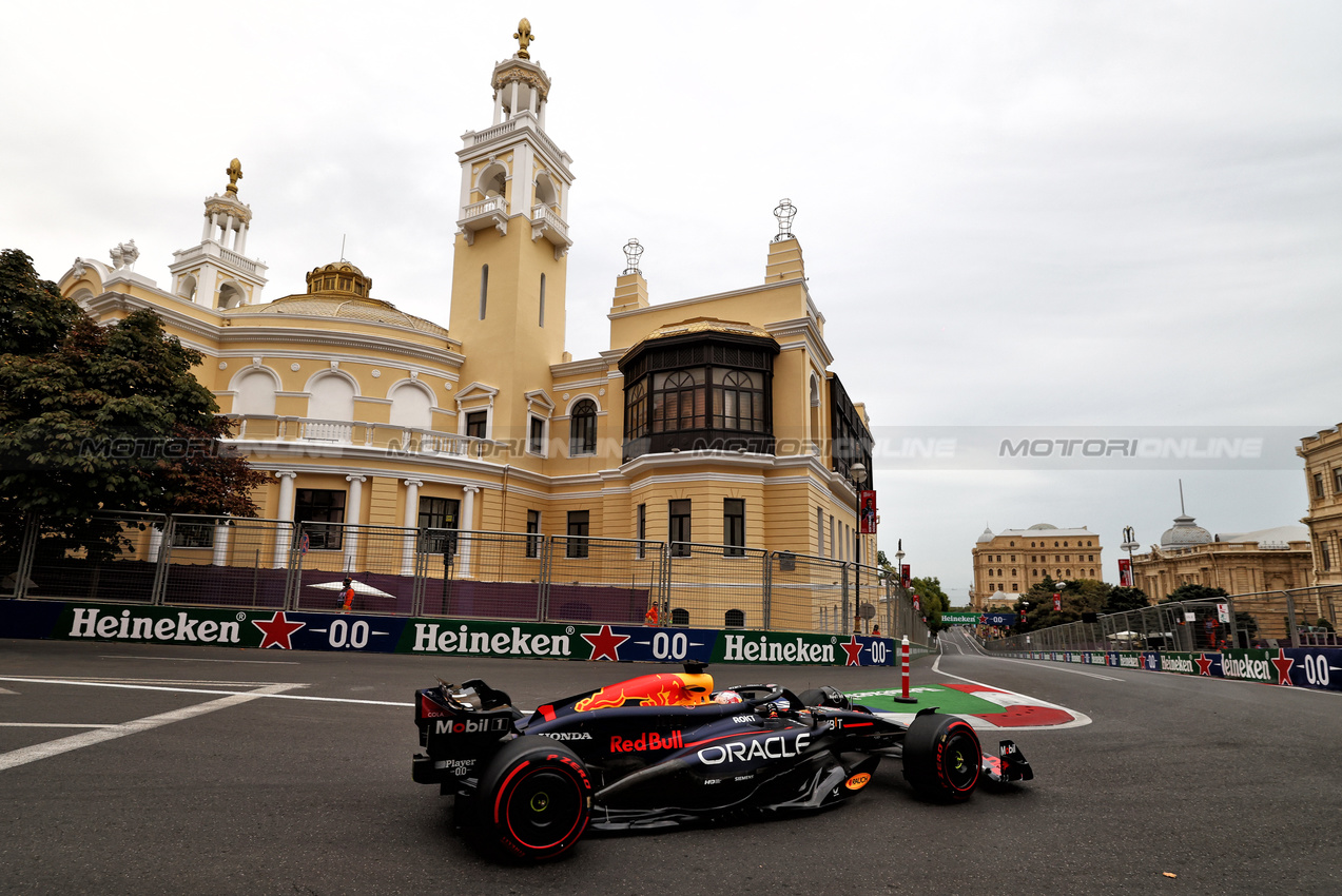 GP AZERBAIJAN, Max Verstappen (NLD) Red Bull Racing RB20.

14.09.2024. Formula 1 World Championship, Rd 17, Azerbaijan Grand Prix, Baku Street Circuit, Azerbaijan, Qualifiche Day.

 - www.xpbimages.com, EMail: requests@xpbimages.com © Copyright: Coates / XPB Images