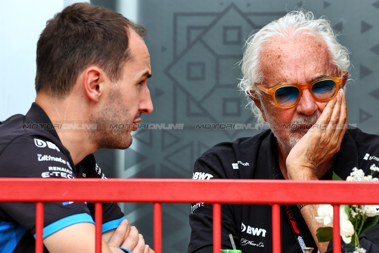 GP AZERBAIJAN, (L to R): Oliver Oakes (GBR) Alpine F1 Team Team Principal with Flavio Briatore (ITA) Alpine F1 Team Executive Advisor.

14.09.2024. Formula 1 World Championship, Rd 17, Azerbaijan Grand Prix, Baku Street Circuit, Azerbaijan, Qualifiche Day.

 - www.xpbimages.com, EMail: requests@xpbimages.com © Copyright: Coates / XPB Images