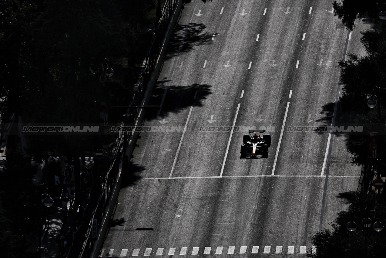 GP AZERBAIJAN, Max Verstappen (NLD) Red Bull Racing RB20.

14.09.2024. Formula 1 World Championship, Rd 17, Azerbaijan Grand Prix, Baku Street Circuit, Azerbaijan, Qualifiche Day.

- www.xpbimages.com, EMail: requests@xpbimages.com © Copyright: Charniaux / XPB Images