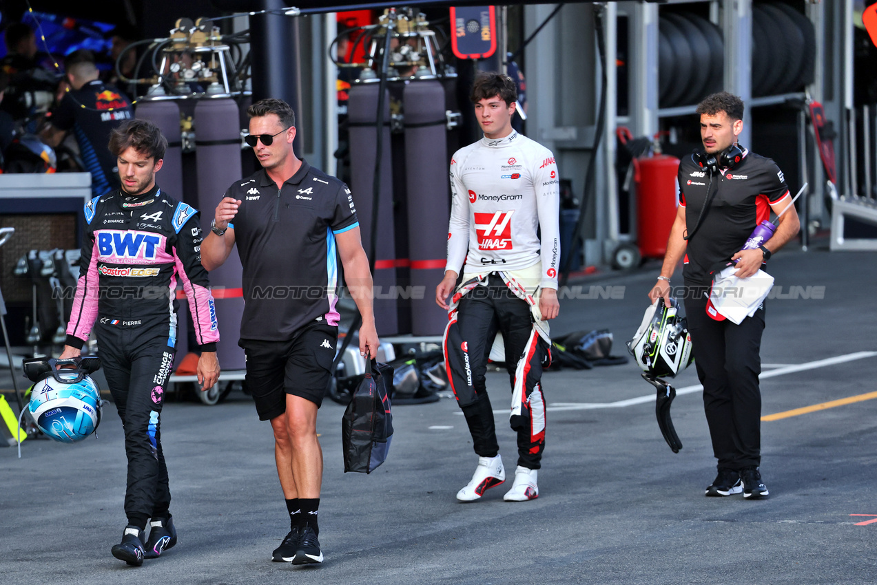 GP AZERBAIJAN, Pierre Gasly (FRA) Alpine F1 Team e Oliver Bearman (GBR) Haas F1 Team.

14.09.2024. Formula 1 World Championship, Rd 17, Azerbaijan Grand Prix, Baku Street Circuit, Azerbaijan, Qualifiche Day.

- www.xpbimages.com, EMail: requests@xpbimages.com © Copyright: Batchelor / XPB Images