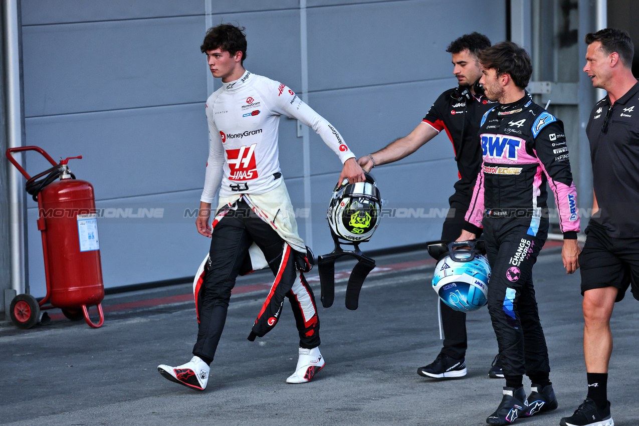 GP AZERBAIJAN, Oliver Bearman (GBR) Haas F1 Team e Pierre Gasly (FRA) Alpine F1 Team.

14.09.2024. Formula 1 World Championship, Rd 17, Azerbaijan Grand Prix, Baku Street Circuit, Azerbaijan, Qualifiche Day.

- www.xpbimages.com, EMail: requests@xpbimages.com © Copyright: Batchelor / XPB Images