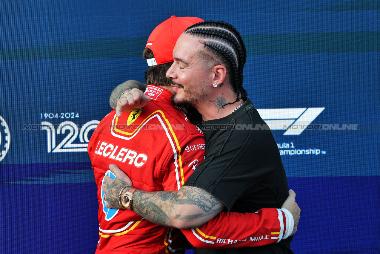 GP AZERBAIJAN, (L to R): Charles Leclerc (MON) Ferrari celebrates his pole position with J Balvin (COL) Singer.

14.09.2024. Formula 1 World Championship, Rd 17, Azerbaijan Grand Prix, Baku Street Circuit, Azerbaijan, Qualifiche Day.

- www.xpbimages.com, EMail: requests@xpbimages.com © Copyright: Batchelor / XPB Images