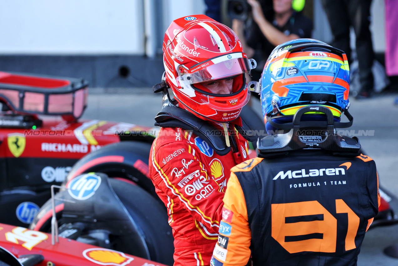 GP AZERBAIJAN, (L to R): Charles Leclerc (MON) Ferrari celebrates his pole position in qualifying parc ferme with second placed Oscar Piastri (AUS) McLaren.

14.09.2024. Formula 1 World Championship, Rd 17, Azerbaijan Grand Prix, Baku Street Circuit, Azerbaijan, Qualifiche Day.

- www.xpbimages.com, EMail: requests@xpbimages.com © Copyright: Batchelor / XPB Images