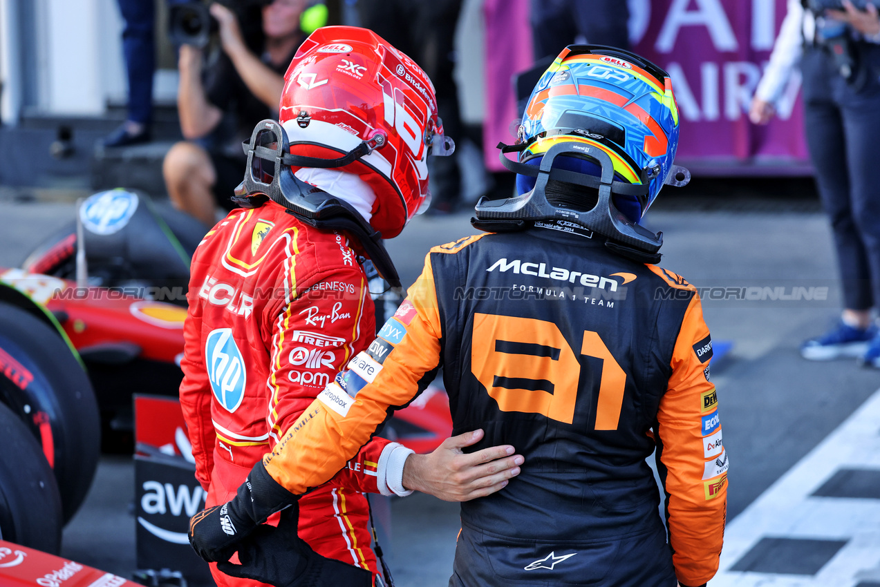 GP AZERBAIJAN, (L to R): Charles Leclerc (MON) Ferrari celebrates his pole position in qualifying parc ferme with second placed Oscar Piastri (AUS) McLaren.

14.09.2024. Formula 1 World Championship, Rd 17, Azerbaijan Grand Prix, Baku Street Circuit, Azerbaijan, Qualifiche Day.

- www.xpbimages.com, EMail: requests@xpbimages.com © Copyright: Batchelor / XPB Images