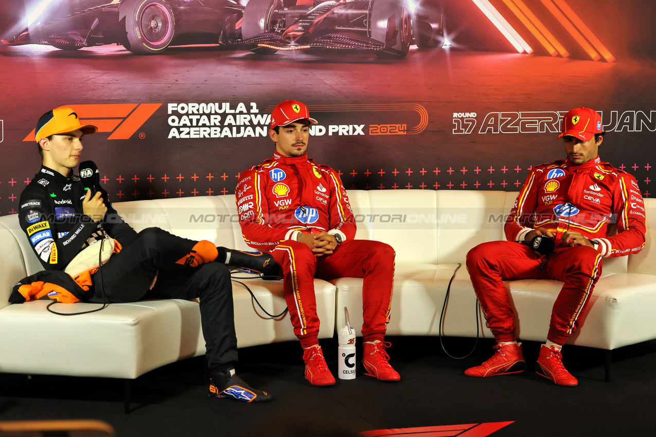 GP AZERBAIJAN, (L to R): Oscar Piastri (AUS) McLaren; Charles Leclerc (MON) Ferrari; e Carlos Sainz Jr (ESP) Ferrari, in the FIA Press Conference.

14.09.2024. Formula 1 World Championship, Rd 17, Azerbaijan Grand Prix, Baku Street Circuit, Azerbaijan, Qualifiche Day.

- www.xpbimages.com, EMail: requests@xpbimages.com © Copyright: Batchelor / XPB Images