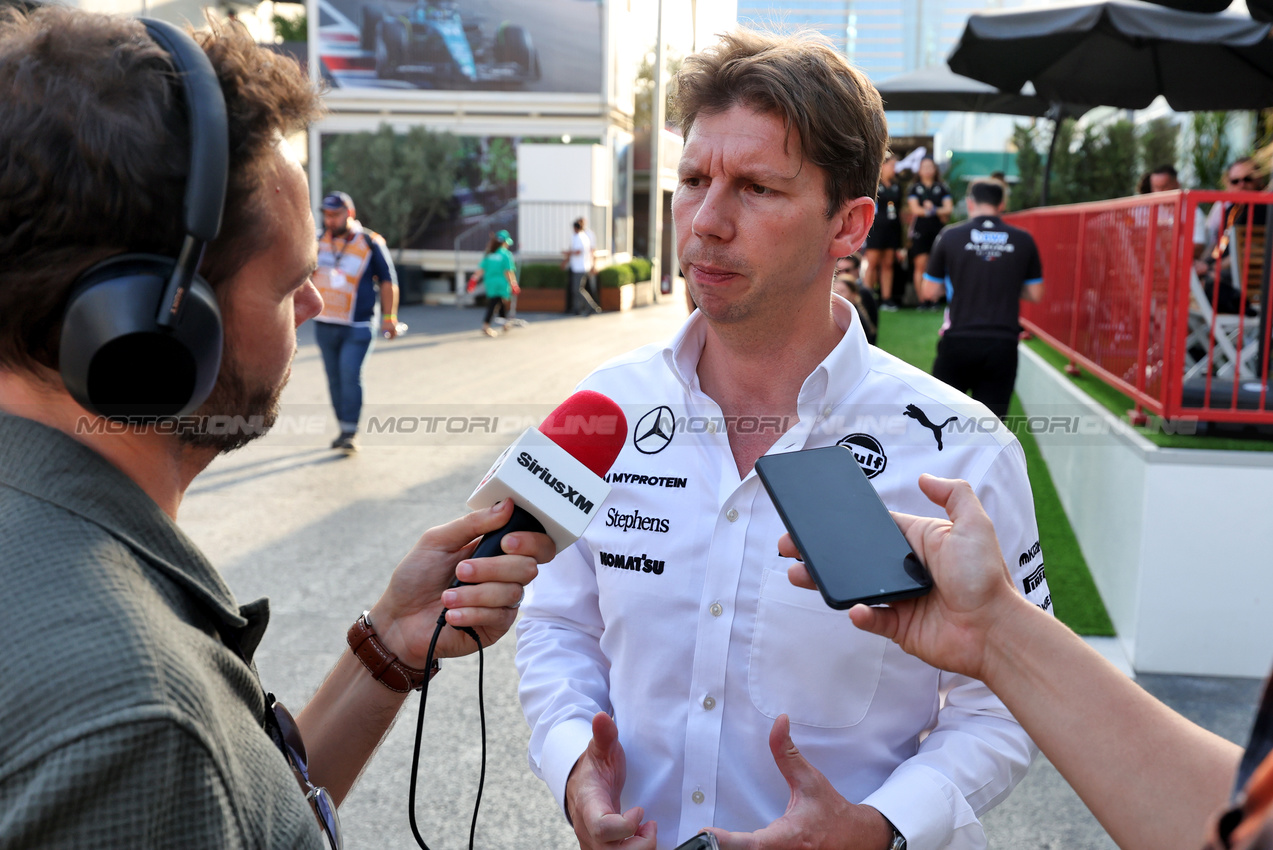 GP AZERBAIJAN, James Vowles (GBR) Williams Racing Team Principal with Chris Medland (GBR) Journalist.

14.09.2024. Formula 1 World Championship, Rd 17, Azerbaijan Grand Prix, Baku Street Circuit, Azerbaijan, Qualifiche Day.

- www.xpbimages.com, EMail: requests@xpbimages.com © Copyright: Bearne / XPB Images