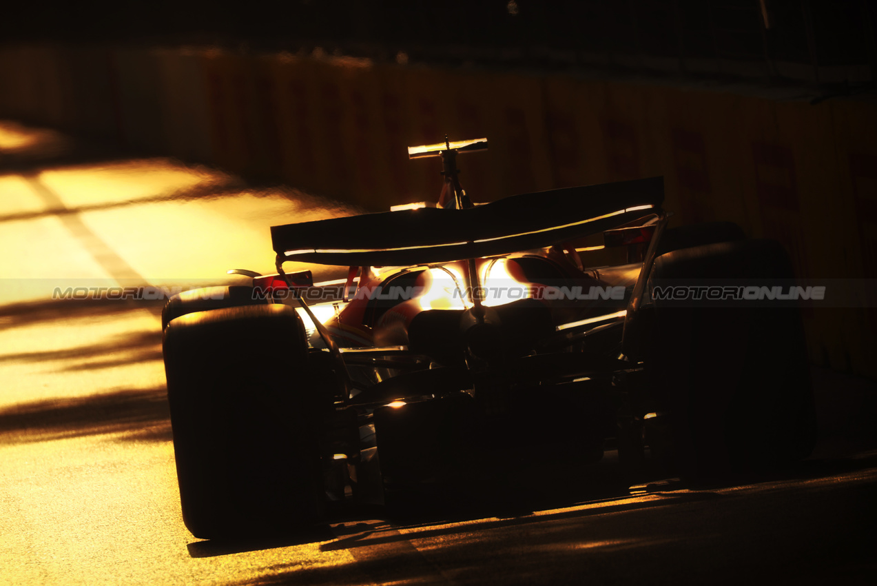 GP AZERBAIJAN, Carlos Sainz Jr (ESP) Ferrari SF-24.

14.09.2024. Formula 1 World Championship, Rd 17, Azerbaijan Grand Prix, Baku Street Circuit, Azerbaijan, Qualifiche Day.

 - www.xpbimages.com, EMail: requests@xpbimages.com © Copyright: Coates / XPB Images