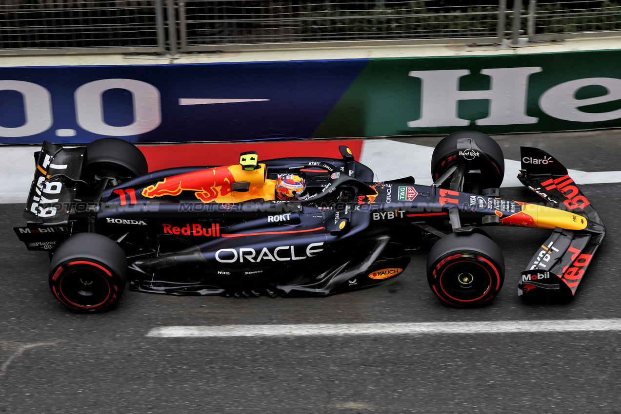 GP AZERBAIJAN, Sergio Perez (MEX) Red Bull Racing RB20.

14.09.2024. Formula 1 World Championship, Rd 17, Azerbaijan Grand Prix, Baku Street Circuit, Azerbaijan, Qualifiche Day.

- www.xpbimages.com, EMail: requests@xpbimages.com © Copyright: Bearne / XPB Images