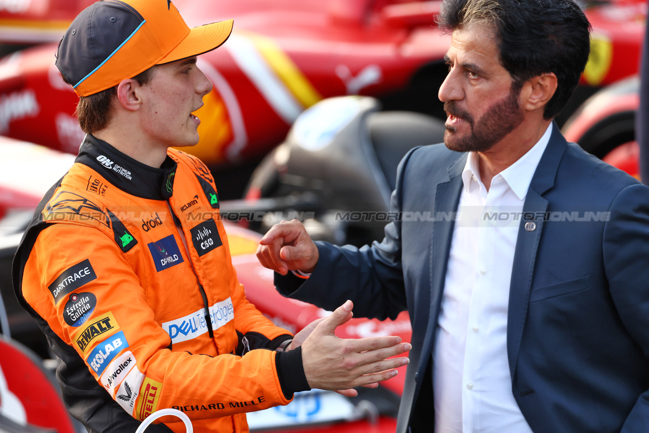 GP AZERBAIJAN, (L to R): Oscar Piastri (AUS) McLaren in qualifying parc ferme with Mohammed Bin Sulayem (UAE) FIA President.

14.09.2024. Formula 1 World Championship, Rd 17, Azerbaijan Grand Prix, Baku Street Circuit, Azerbaijan, Qualifiche Day.

 - www.xpbimages.com, EMail: requests@xpbimages.com © Copyright: Coates / XPB Images