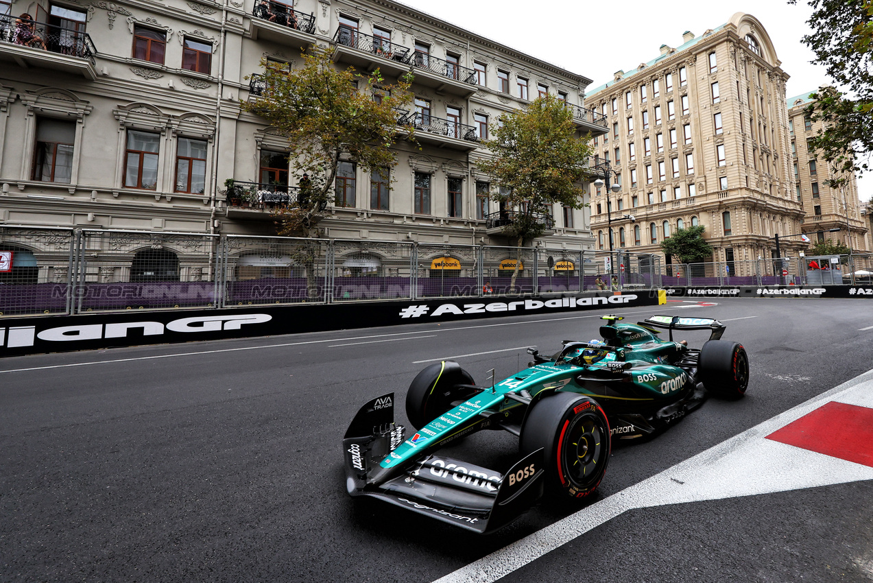 GP AZERBAIJAN, Fernando Alonso (ESP) Aston Martin F1 Team AMR24.

14.09.2024. Formula 1 World Championship, Rd 17, Azerbaijan Grand Prix, Baku Street Circuit, Azerbaijan, Qualifiche Day.

- www.xpbimages.com, EMail: requests@xpbimages.com © Copyright: Charniaux / XPB Images