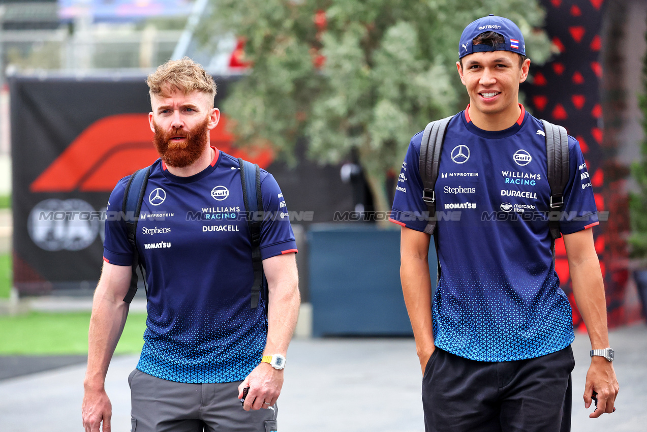 GP AZERBAIJAN, (L to R): Patrick Harding (GBR) Williams Racing Personal Trainer with Alexander Albon (THA) Williams Racing.

13.09.2024. Formula 1 World Championship, Rd 17, Azerbaijan Grand Prix, Baku Street Circuit, Azerbaijan, Practice Day.

- www.xpbimages.com, EMail: requests@xpbimages.com © Copyright: Batchelor / XPB Images