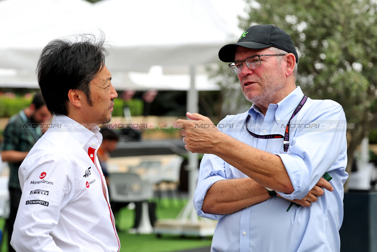 GP AZERBAIJAN, (L to R): Ayao Komatsu (JPN) Haas F1 Team Principal with Joe Saward (GBR) Journalist.



13.09.2024. Formula 1 World Championship, Rd 17, Azerbaijan Grand Prix, Baku Street Circuit, Azerbaijan, Practice Day.

- www.xpbimages.com, EMail: requests@xpbimages.com © Copyright: Bearne / XPB Images