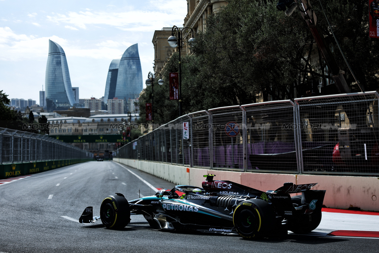 GP AZERBAIJAN, Lewis Hamilton (GBR) Mercedes AMG F1 W15.

13.09.2024. Formula 1 World Championship, Rd 17, Azerbaijan Grand Prix, Baku Street Circuit, Azerbaijan, Practice Day.

- www.xpbimages.com, EMail: requests@xpbimages.com © Copyright: Charniaux / XPB Images