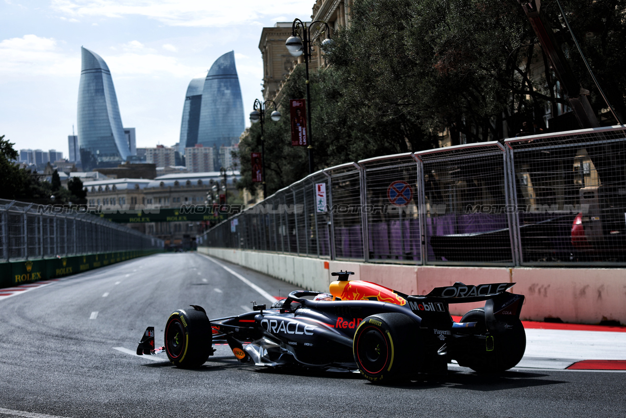 GP AZERBAIJAN, Max Verstappen (NLD) Red Bull Racing RB20.

13.09.2024. Formula 1 World Championship, Rd 17, Azerbaijan Grand Prix, Baku Street Circuit, Azerbaijan, Practice Day.

- www.xpbimages.com, EMail: requests@xpbimages.com © Copyright: Charniaux / XPB Images