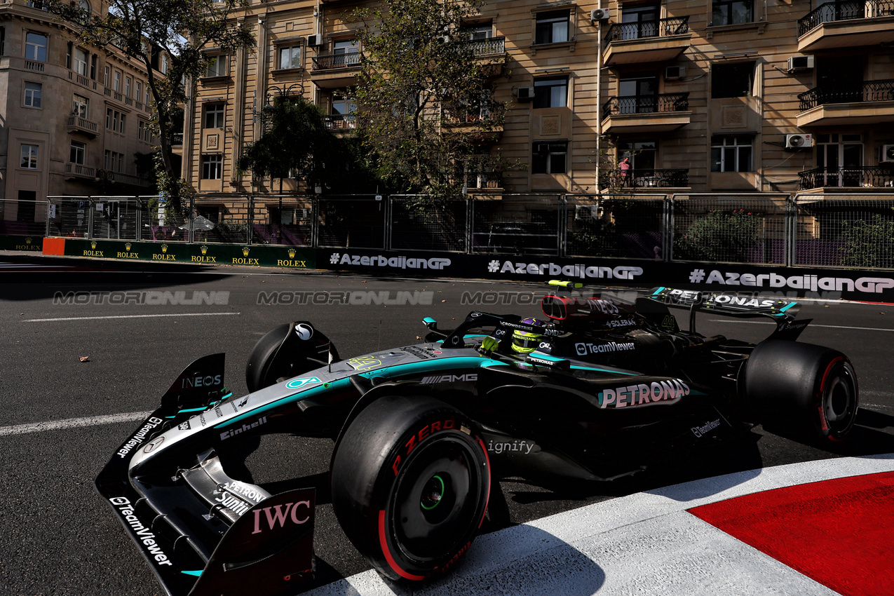 GP AZERBAIJAN, Lewis Hamilton (GBR) Mercedes AMG F1 W15.

13.09.2024. Formula 1 World Championship, Rd 17, Azerbaijan Grand Prix, Baku Street Circuit, Azerbaijan, Practice Day.

- www.xpbimages.com, EMail: requests@xpbimages.com © Copyright: Charniaux / XPB Images