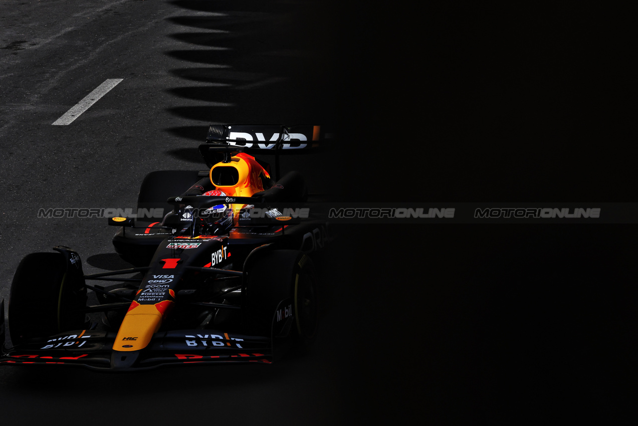 GP AZERBAIJAN, Max Verstappen (NLD) Red Bull Racing RB20.

13.09.2024. Formula 1 World Championship, Rd 17, Azerbaijan Grand Prix, Baku Street Circuit, Azerbaijan, Practice Day.

- www.xpbimages.com, EMail: requests@xpbimages.com © Copyright: Bearne / XPB Images