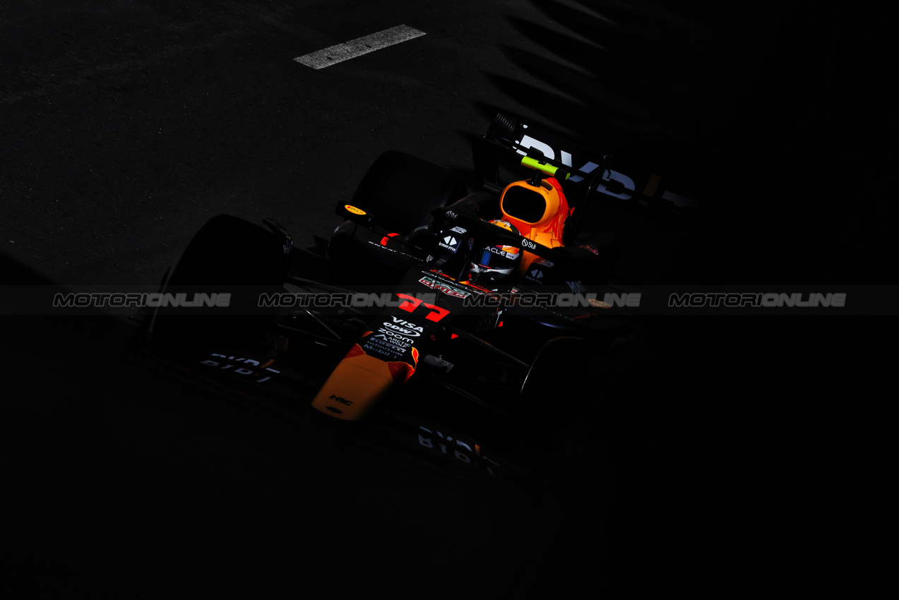 GP AZERBAIJAN, Sergio Perez (MEX) Red Bull Racing RB20.

13.09.2024. Formula 1 World Championship, Rd 17, Azerbaijan Grand Prix, Baku Street Circuit, Azerbaijan, Practice Day.

- www.xpbimages.com, EMail: requests@xpbimages.com © Copyright: Bearne / XPB Images