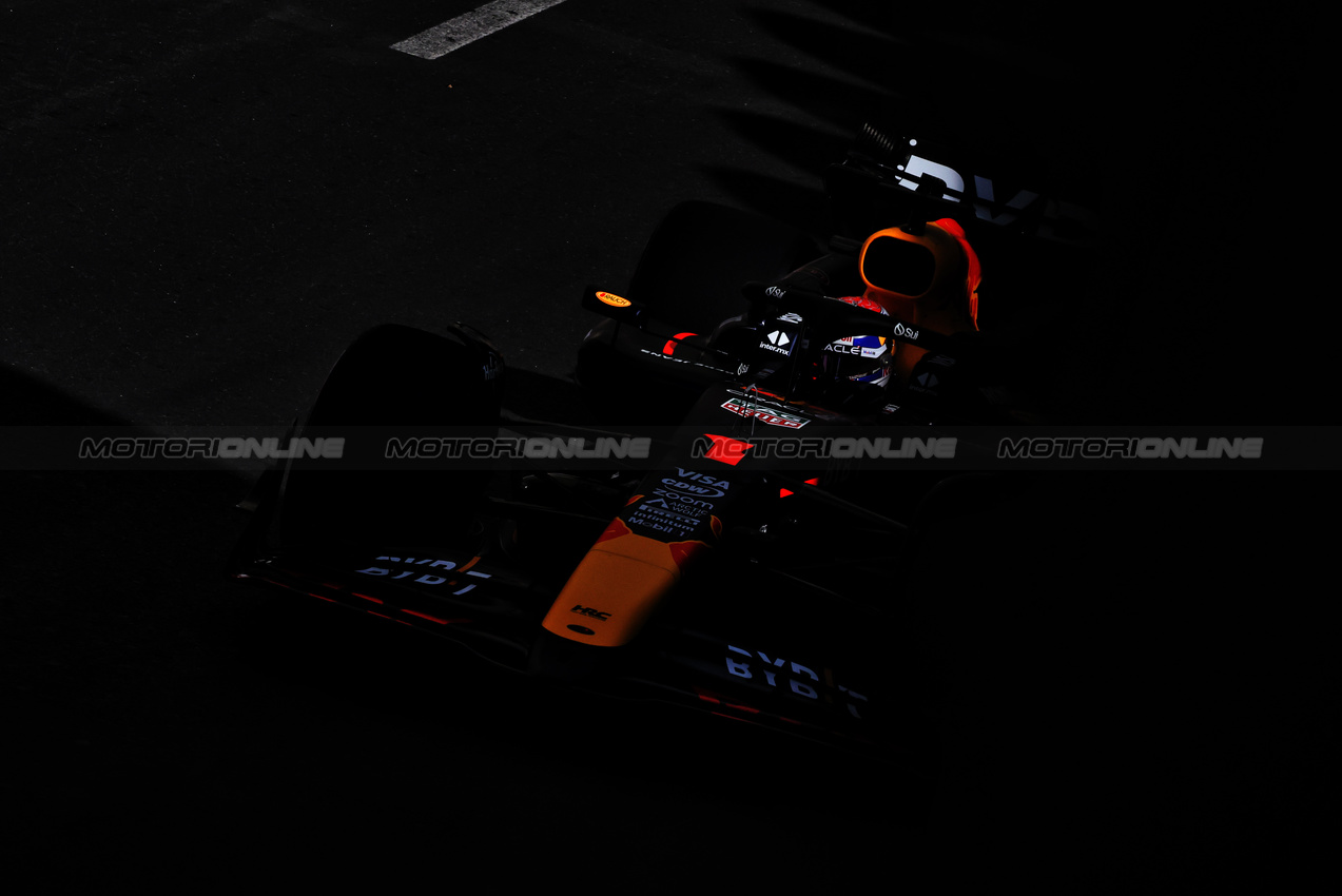 GP AZERBAIJAN, Max Verstappen (NLD) Red Bull Racing RB20.

13.09.2024. Formula 1 World Championship, Rd 17, Azerbaijan Grand Prix, Baku Street Circuit, Azerbaijan, Practice Day.

- www.xpbimages.com, EMail: requests@xpbimages.com © Copyright: Bearne / XPB Images