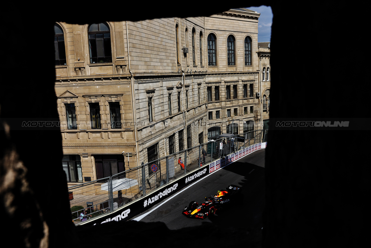 GP AZERBAIJAN, Sergio Perez (MEX) Red Bull Racing RB20.

13.09.2024. Formula 1 World Championship, Rd 17, Azerbaijan Grand Prix, Baku Street Circuit, Azerbaijan, Practice Day.

- www.xpbimages.com, EMail: requests@xpbimages.com © Copyright: Bearne / XPB Images