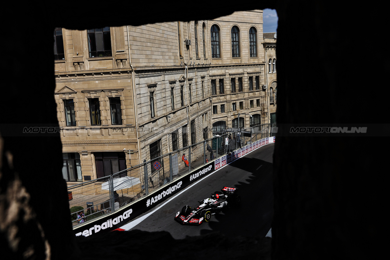 GP AZERBAIJAN, Oliver Bearman (GBR) Haas VF-24.

13.09.2024. Formula 1 World Championship, Rd 17, Azerbaijan Grand Prix, Baku Street Circuit, Azerbaijan, Practice Day.

- www.xpbimages.com, EMail: requests@xpbimages.com © Copyright: Bearne / XPB Images